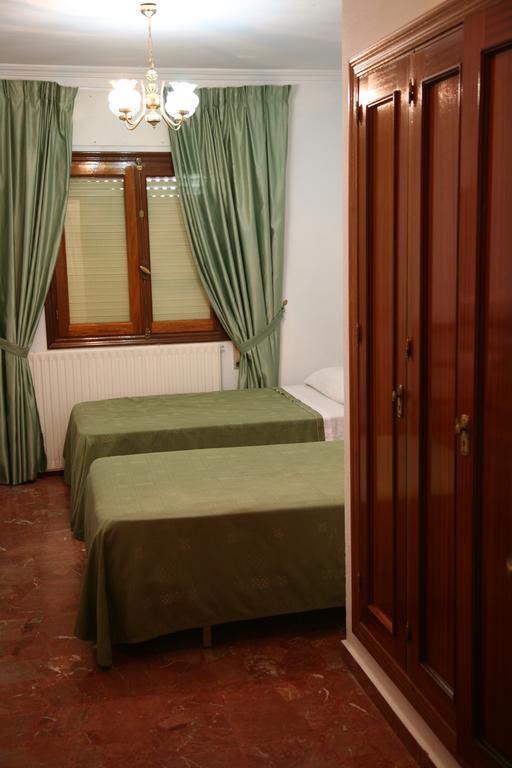 Hostal Santa Barbara Socuellamos ภายนอก รูปภาพ